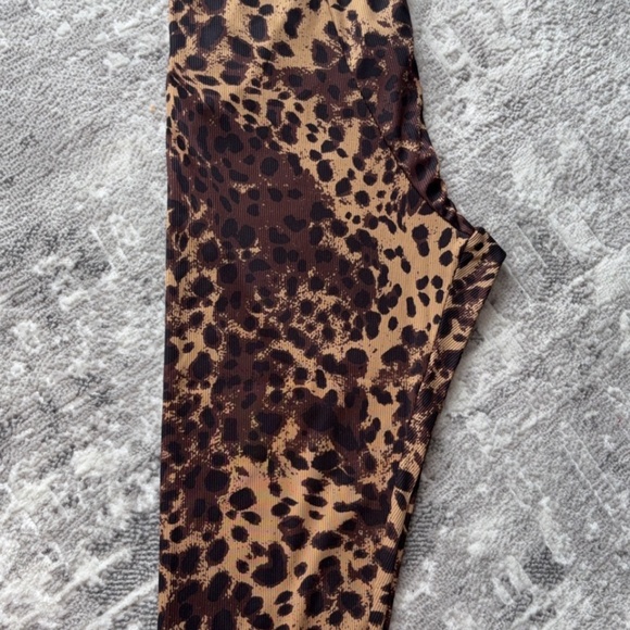 Leopard Print Crop Top or Leggings – Shapewear-Inspired 2PC Set | Sexy Animal Pr - Picture 3 of 3